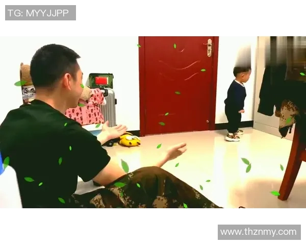 足球明星欣赏儿子踢球视频感动不已父子情深尽显运动魅力与亲情温暖